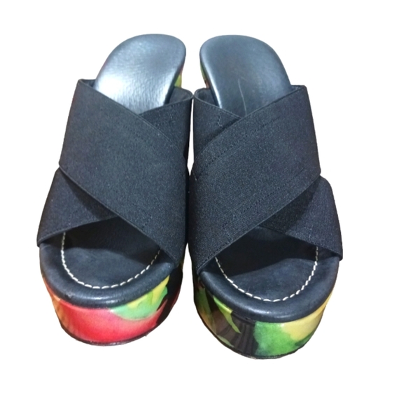 Donald J. Pliner Limited Edition Hand Painted Tropical Wedge Sandals - Picture 3 of 10